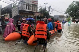 Plt Gubernur Perintahkan BPBD Siaga, Korban Banjir yang Butuh Bantuan Langsung Telepon Ipul di Nomor Ini