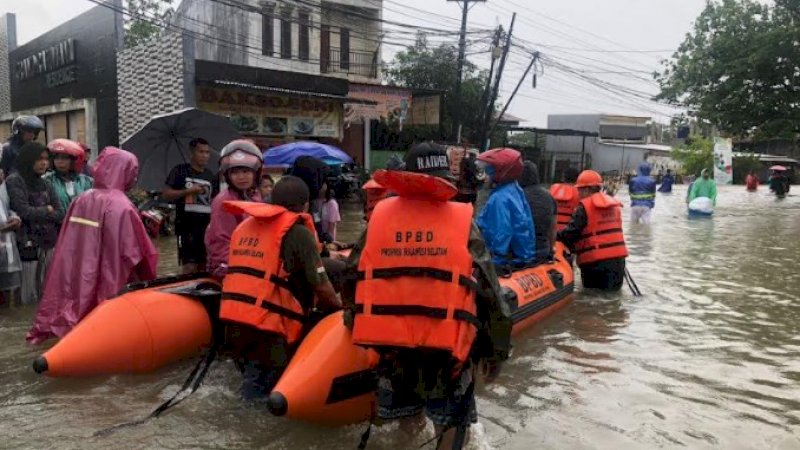 Plt Gubernur Perintahkan BPBD Siaga, Korban Banjir yang Butuh Bantuan Langsung Telepon Ipul di Nomor Ini