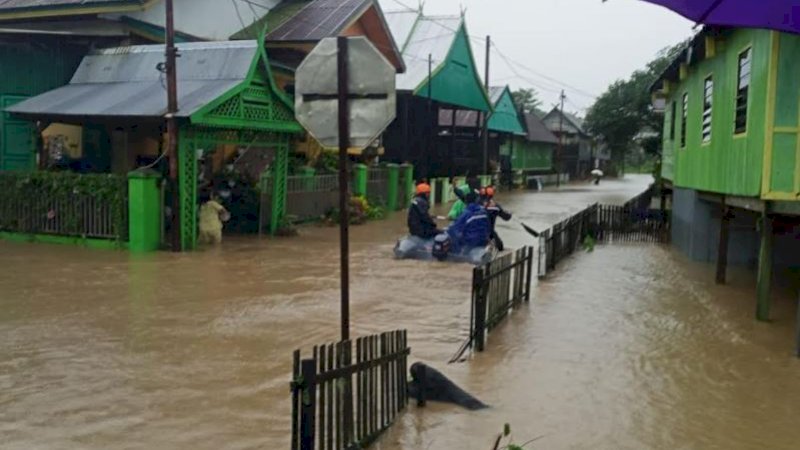 Banjir yang melanda Kabupaten Barru, Sulawesi Selatan, beberapa waktu lalu.