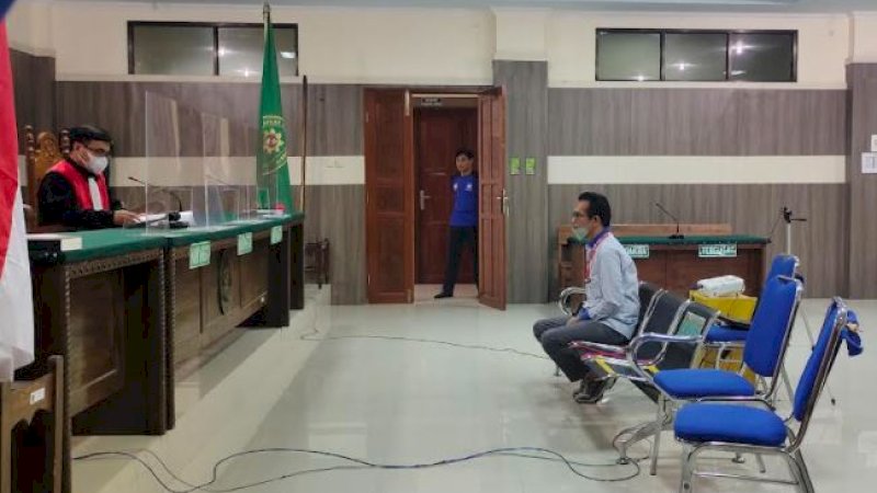 Pengadilan Negeri (PN) Kabupaten Jeneponto, Sulawesi Selatan, memutus perkara penganiayaan yang pelakunya adalah oknum dokter bernama Sulfian Syam, Jumat (10/12/2021).