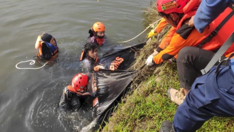 Remaja yang tenggelam di Sungai Pampang, Kota Makassar, Sulawesi Selatan, akhirnya ditemukan, Sabtu (11/12/2021).