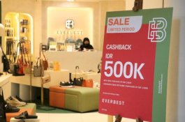 Aneka Brand Sepatu dan Tas Diskon hingga 70 Persen di Mal Ratu Indah