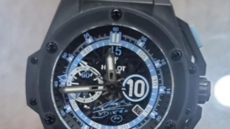 Jam tangan Maradona yang sempat dicuri.