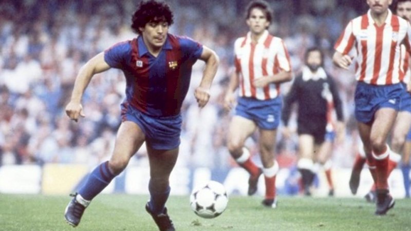 Diego Maradona saat masih berkostum Barcelona pada 1980-an.