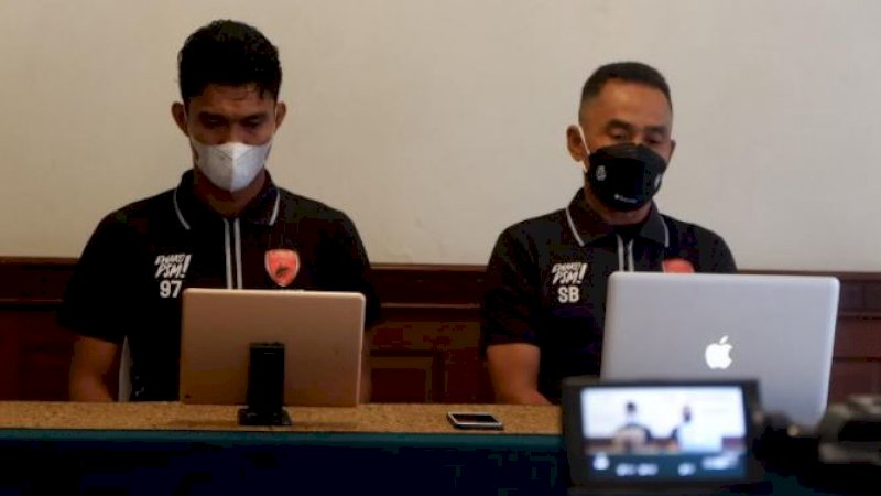 Kiper PSM Makassar, Hilman Syah (kiri).