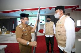 Judas Amir Kukuhkan Pengurus AMHI dan Majelis Taklim Perempuan IPHI Palopo