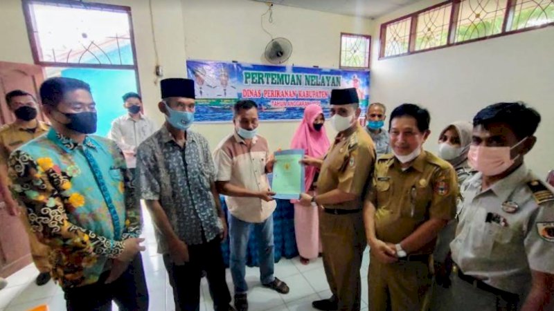 Lindungi Warga dari Sengketa Lahan, Pemda Wajo dan BPN Serahkan 207 Sertifikat Tanah Gratis di Keera