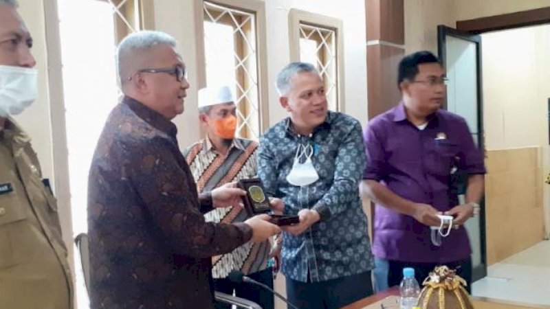 Dewan Perwakilan Rakyat Daerah (DPRD) Kabupaten Wajo menerima kunjungan kerja (kunker) DPRD Luwu Timur (Lutim), Selasa (14/12/2021). 