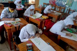 Peringati Hari Nusantara, Murid SD Hang Tuah Makassar Menggambar Peta