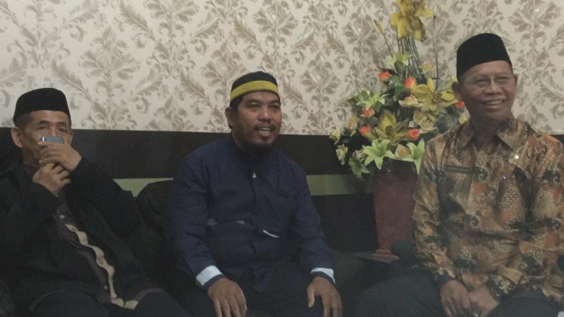 Dari kiri; KH Said Abdul Samad, Ustaz Muchtar Daeng Lau, dan Dr Kaswad Sartono di Kanwil Kemenag Sulsel, Rabu (15/12/2021). (Foto: IST) 