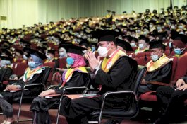 Adnan Purichta Ichsan Ikut Wisuda Program Doktor: Saya Akan Terus Mengabdikan Diri