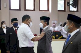 Sematkan Tanda Kehormatan dan Pin Emas, Wali Kota Makassar:Berkaryalah Penuh Dedikasi