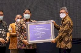 Komitmen dalam Penerapan Transaksi Digital, Wali Kota Parepare Terima Penghargaan dari Bank Indonesia