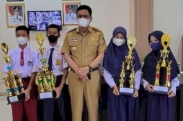 Bupati Barru Sambut Kepulangan Juara Festival Sastra Berbahasa Bugis