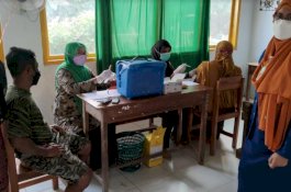 Genjot Vaksinasi COVID-19, Puskesmas di Pangkep Door to Door ke Rumah Warga