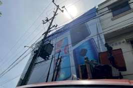 Menunggak Pajak, Bapenda Makassar Kembali Bongkar Reklame 8x9 Meter  di Veteran Selatan