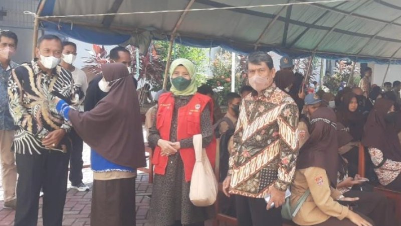 Pemprov Sulsel dan IKA SMAN 1 Bone Vaksin 700 Warga