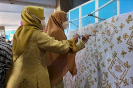 Dekranasda Parepare Kolaborasi Pemkot Ajari Kaum Milenial Membatik Shibori