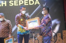 Kota Makassar Raih Penghargaan Kota Metropolitan Ramah Sepeda