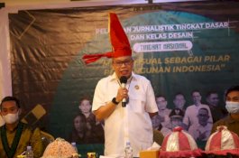 Bicara di Depan Kader HMI, Taufan Pawe Terangkan Pentingnya Peran Media dalam Pemerintahan