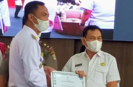 Sekretariat DPRD Wajo Terima Penghargaan LHKPN Terbaik