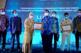 Unimerz Raih Penghargaan Nominasi Perguruan Tinggi Terbaik Penyelenggara Pembelajaran Daring