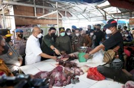 Sidak Pasar Jelang Nataru, Andi Sudirman Sulaiman Instruksikan Tindak Tegas Pedagang yang Mainkan Harga