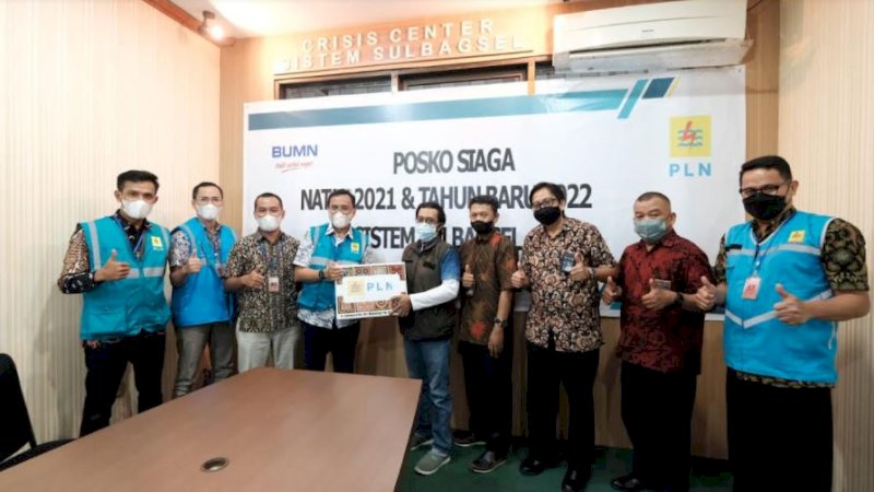 Jajaran manajemen PLN Unit Induk Wilayah (UIW) Sulawesi Selatan, Tenggara, dan Barat (Sulselrabar) mengunjungi 16 posko siaga di Kota Makassar dan sekitarnya, Jumat (24/12/2021).