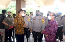 Pantau Ibadah Natal di Makassar, Kapolda Sulsel Apresiasi Penerapan Prokes COVID-19 di Gereja