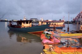 Diduga Genset Meledak, Kapal Motor Milik Dishub Sulsel Terbakar di Anjungan Pantai Losari