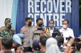 Wali Kota Danny Dampingi Kapolda Sulsel Tinjau Vaksin Massal, Minta Warga Tetap Patuhi Prokes