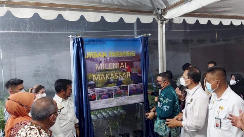 Peresmian Urban Farming Milenial yang berlokasi di Jalan Letjen Hertasning, Kota Makassar, Sulawesi Selatan, Kamis (30/12/2021).