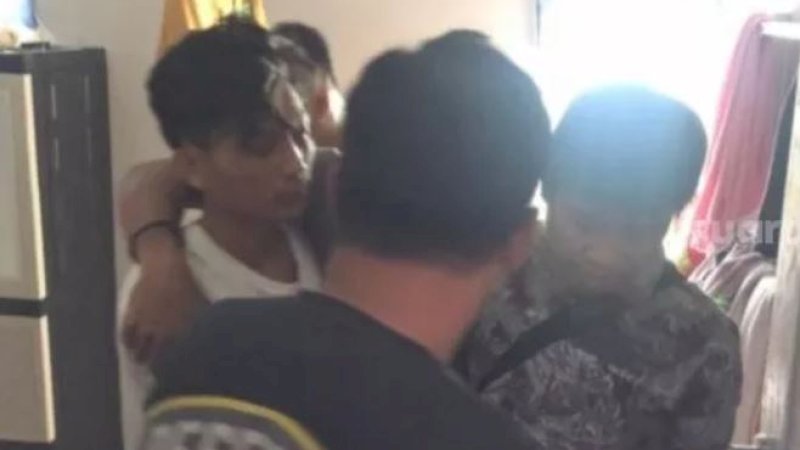 Pelaku penganiaya di Kabupaten Luwu, Sulawesi Selatan (Sulsel), saat ditangkap, Jumat (31/12/2021). (Foto: Ist)