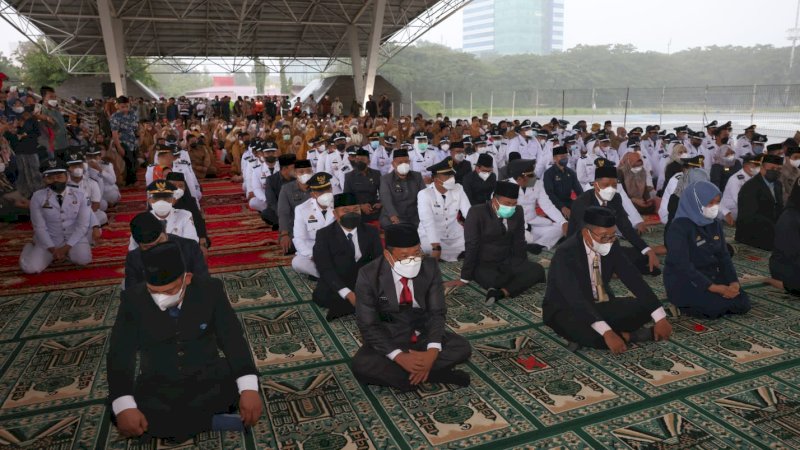 Wali Kota Makassar-Wakil Wali Kota gelar dzikir dan doa bersama dengan para jajarannya usai pelantikan pejabat OPD, di Tribun Karebosi, Jumat, (31/12/21).