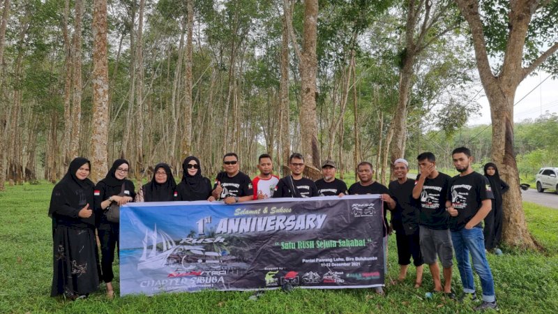 Para member Toyota Rush Club Indonesia (TRCI) Korwil Sulawesi saat menghadiri Anniversary TRCI Chapter Sinjai-Bulukumba-Bantaeng (Sibuba) di Kabupaten Bulukumba, beberapa waktu lalu.