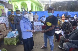 Bupati Luwu Utara Serahkan Bantuan untuk Kelompok Nelayan