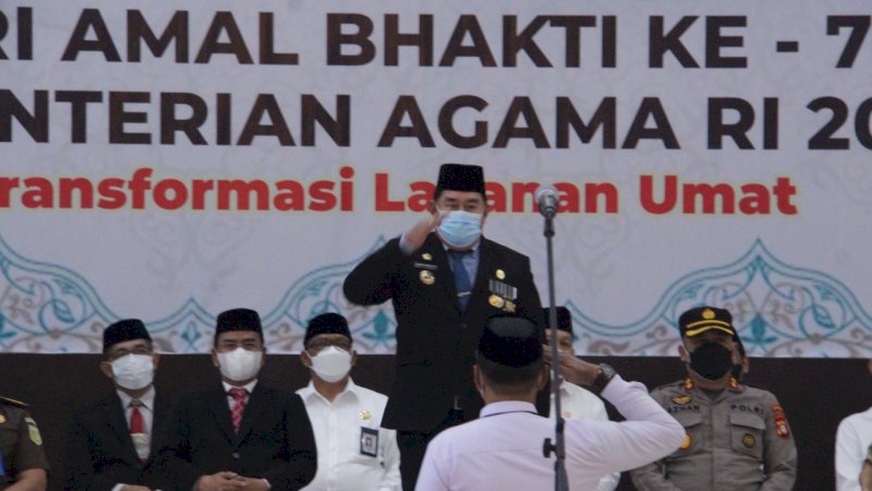 Sekretaris Daerah Provinsi Sulawesi Selatan Abdul Hayat Gani pimpin upacara puncak HAB yang dilaksanakan di Aula Arafah Asrama Haji Sudiang Makassar, Senin (3/1/2022).