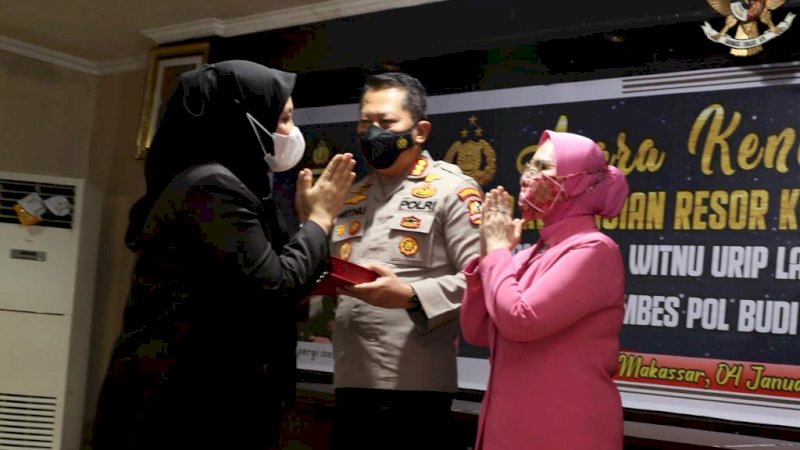Wakil Wali Kota Makassar, Fatmawati Rusdi hadiri acara kenal pamit Kapolrestabes Makassar yang di adakan di Aula Mappaoddang Polrestabes Makassar Jalan Ahmad Yani, Senin (4/1/2022).