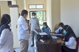 Wabup Luwu Utara Pantau Vaksinasi di Sabbang Selatan