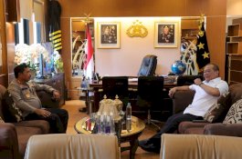 Kunjungi Polda Sulsel, La Nyalla Apresiasi Kinerja Kapolda Nana Sudjana Bongkar Berbagai Kasus