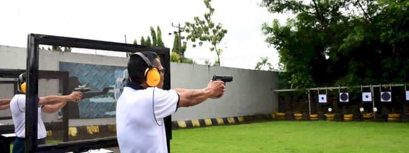 Dor ... Dor ... Lihat Aksi Pamen Lantamal VI Asah Kemampuan Menembak Pistol