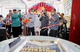 Ramaikan Kuliner Makassar, Danny Pomanto Resmikan Rumah Makan Harumi