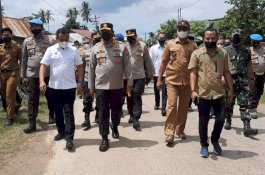 Irjen Nana Sudjana Tinjau Vaksinasi di Takalar