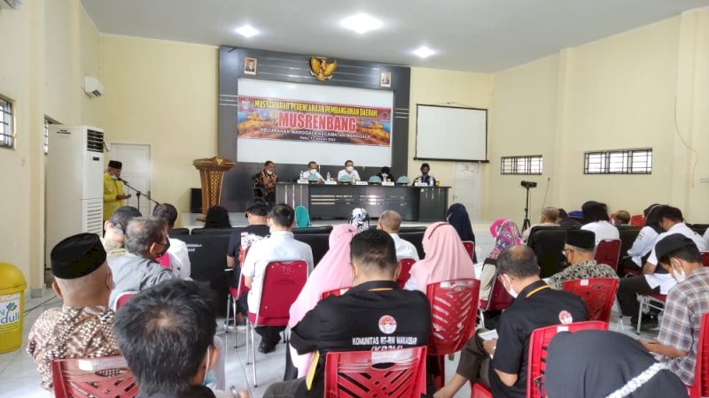Suasana kegiatan Musrembang di Kelurahan Manggala, Rabu, (12/1/22).