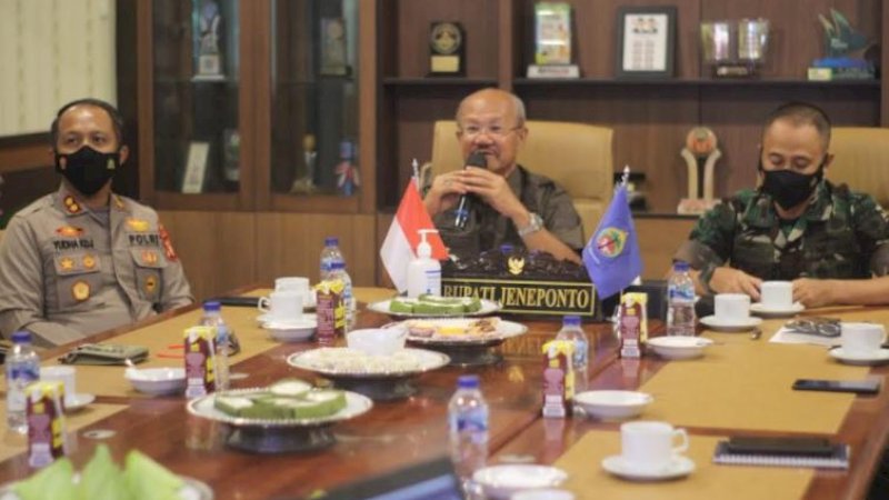 Bupati Jeneponto, Iksan Iskandar, bersama jajaran Forkopimda mengikuti rakor dengan Plt Gubernur Sulsel, Andi Sudirman Sulaiman, Kamis (13/1/2022).