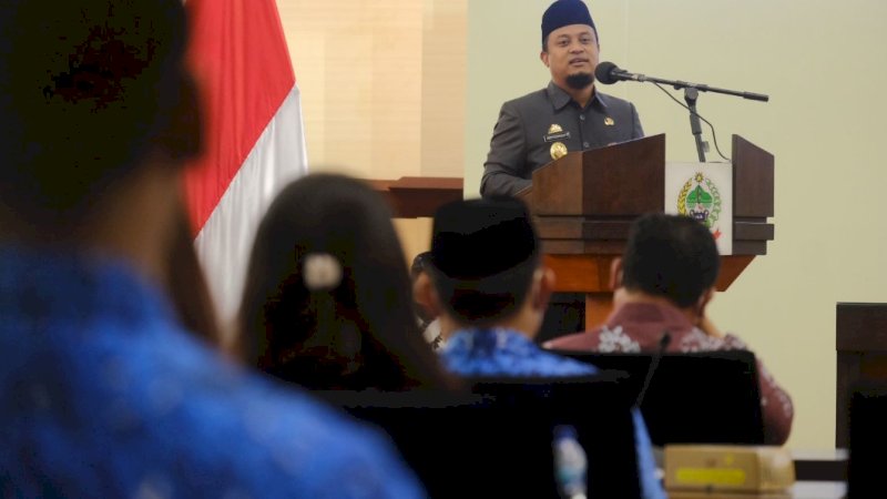 Plt Gubernur Sulsel, Andi Sudirman Sulaiman mengambil sumpah 180 orang PNS Formasi tahun 2019 di Lingkup Pemerintah Provinsi Sulawesi Selatan.