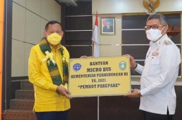 Serahkan Bantuan Bus Sekolah, Legislator Senayan Puji Taufan Pawe Wali Kota Kreatif