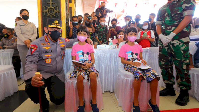 Kapolri Jenderal Listyo Sigit Prabowo meninjau langsung kegiatan akselerasi vaksinasi.