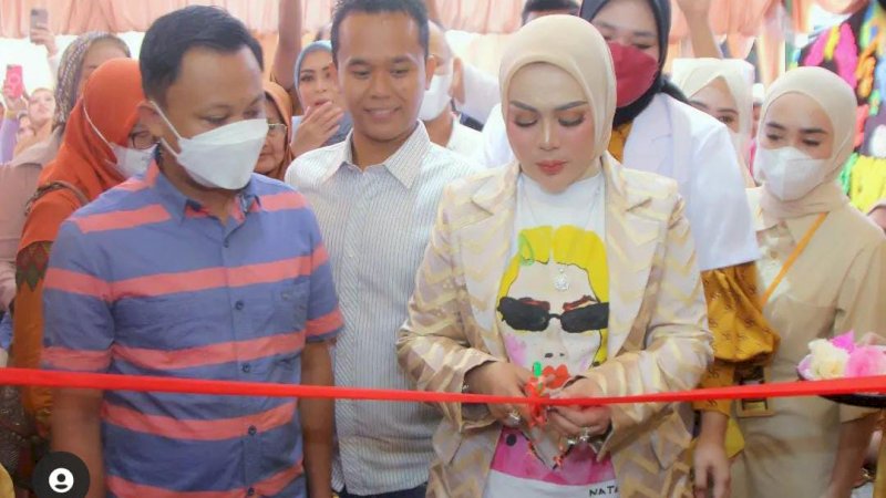 Opening SYR Aestetic Clinic yang terletak di jalan Korban 40.000 jiwa no. 171 Makassar.