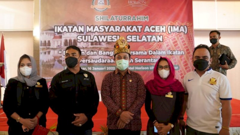 Plt Gubernur Sulsel, Andi Sudirman Sulaiman, bersama para pengurus Ikatan Masyarakat Aceh (IMA) Sulsel.